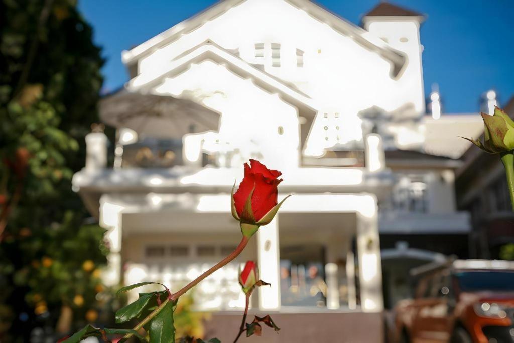 Hoa Sen Vang Hotel Dalat Exterior photo